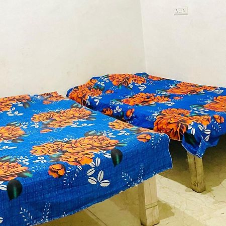 Om Sai Guest House Varanasi Eksteriør bilde