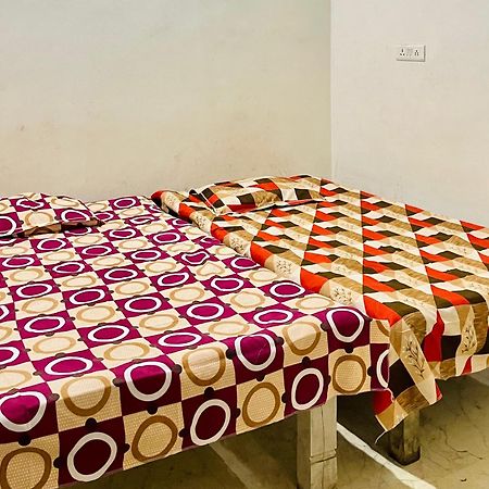 Om Sai Guest House Varanasi Eksteriør bilde
