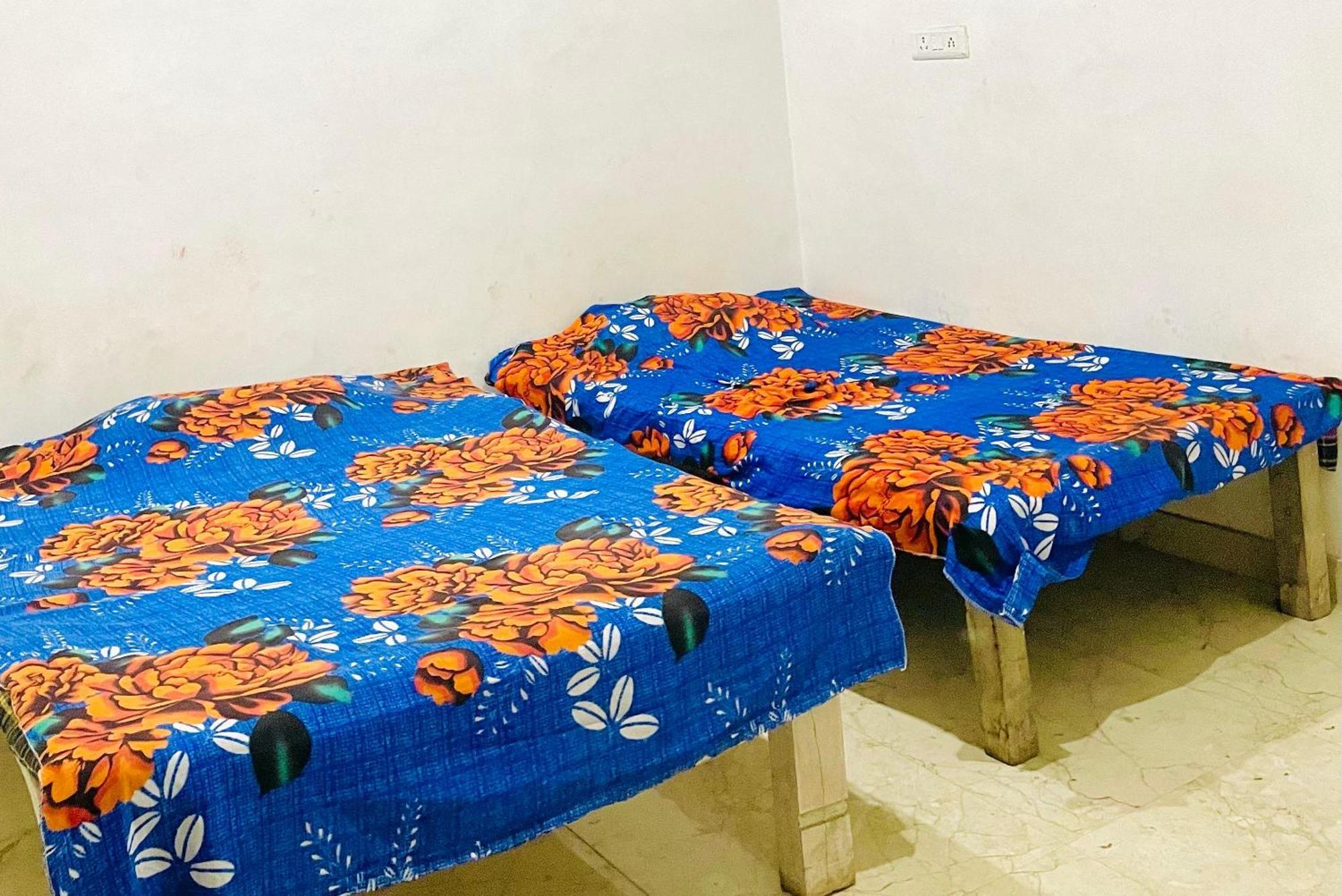 Om Sai Guest House Varanasi Eksteriør bilde