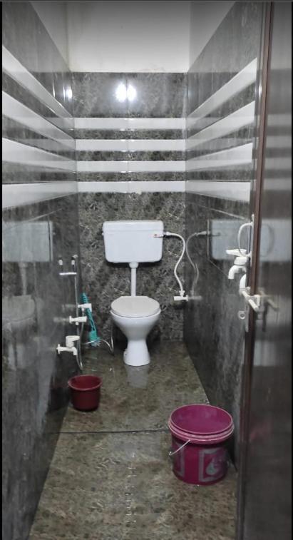 Om Sai Guest House Varanasi Eksteriør bilde