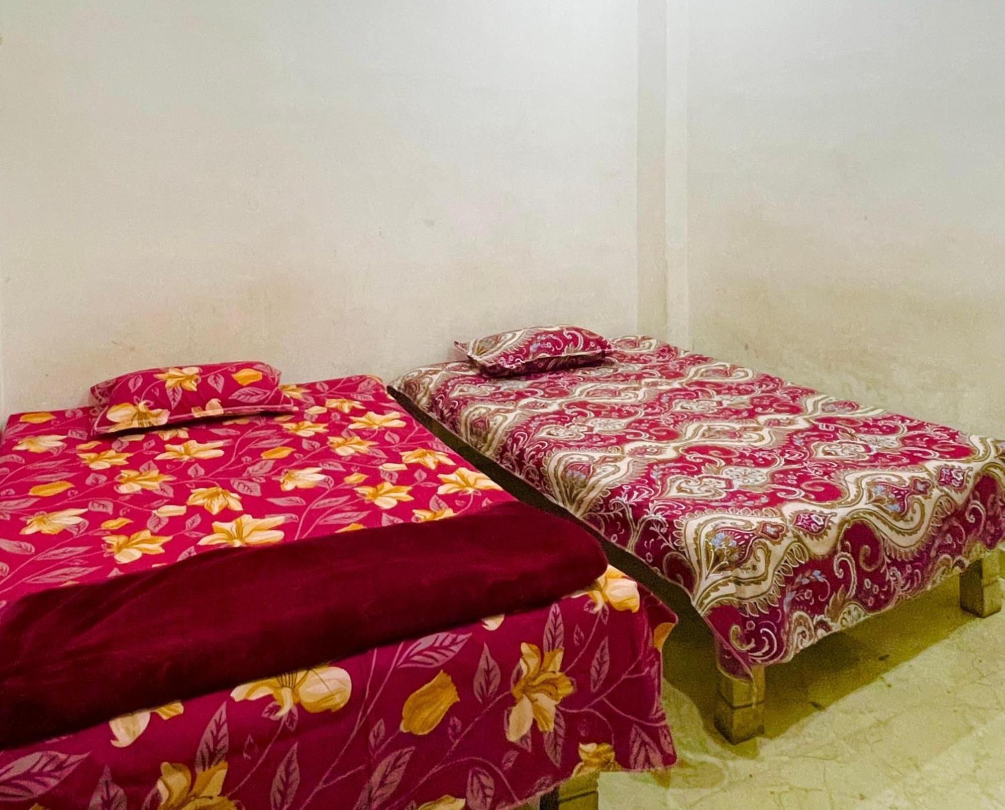 Om Sai Guest House Varanasi Eksteriør bilde