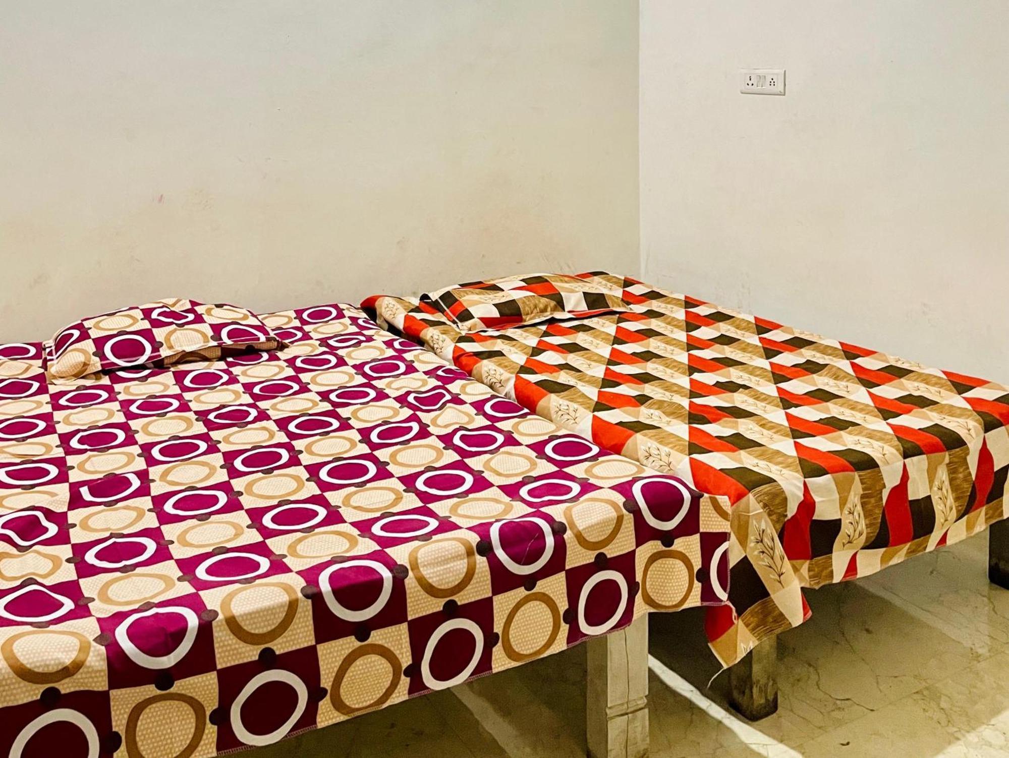 Om Sai Guest House Varanasi Eksteriør bilde