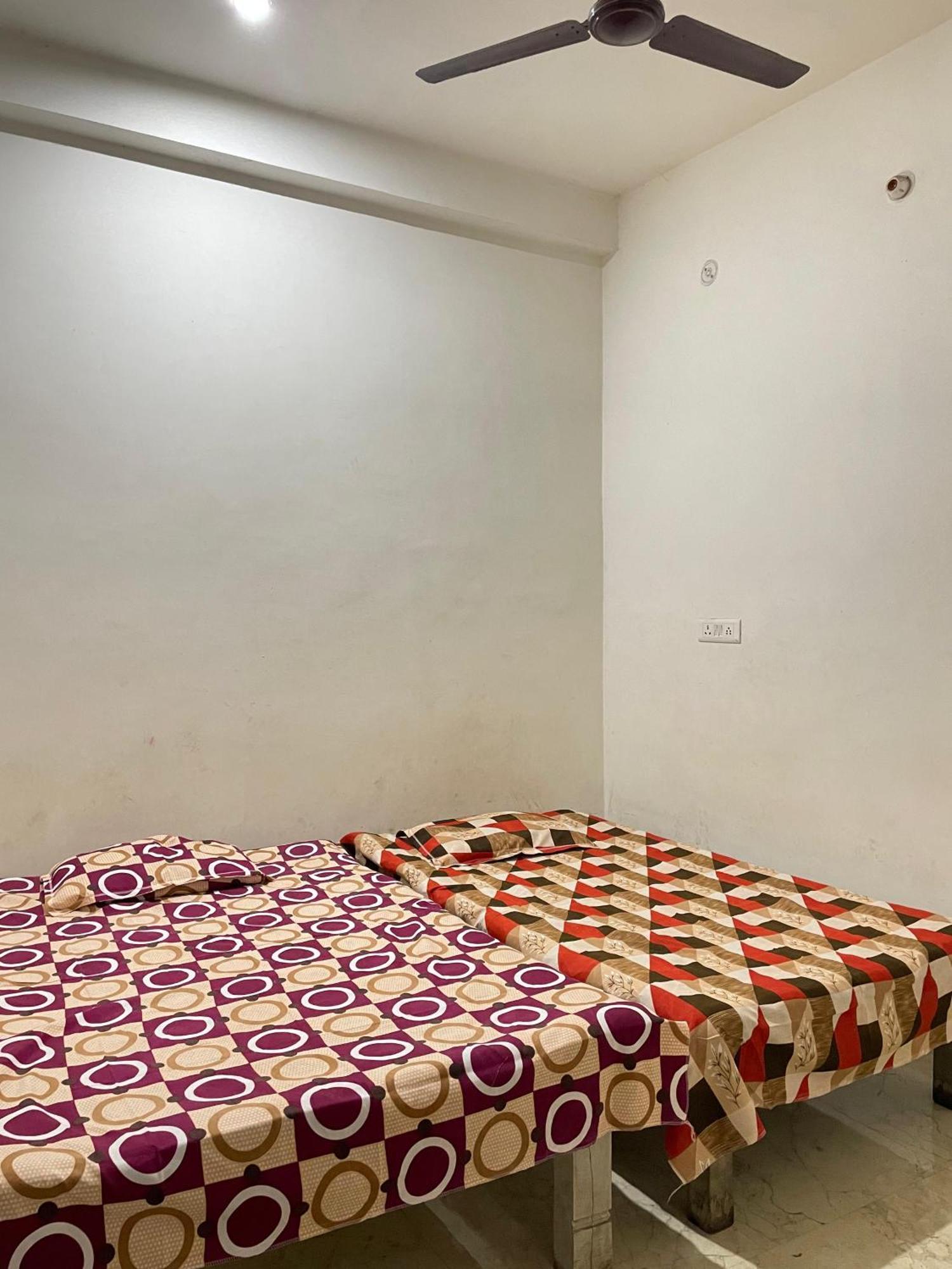 Om Sai Guest House Varanasi Eksteriør bilde